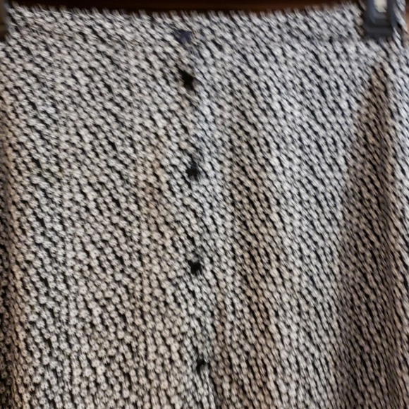 DIVIDED- H&M BLACK/WHITE SKIRT SIZE 8 - Picture 4 of 5
